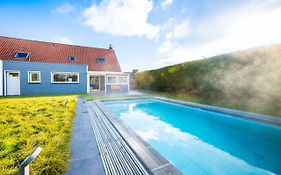 Grande maison avec piscine et jacuzzi à la campagne