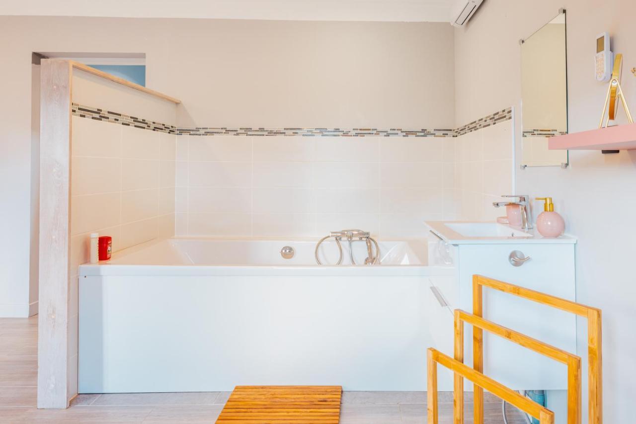 Grande maison avec piscine et jacuzzi à la campagne Desvres Extérieur photo